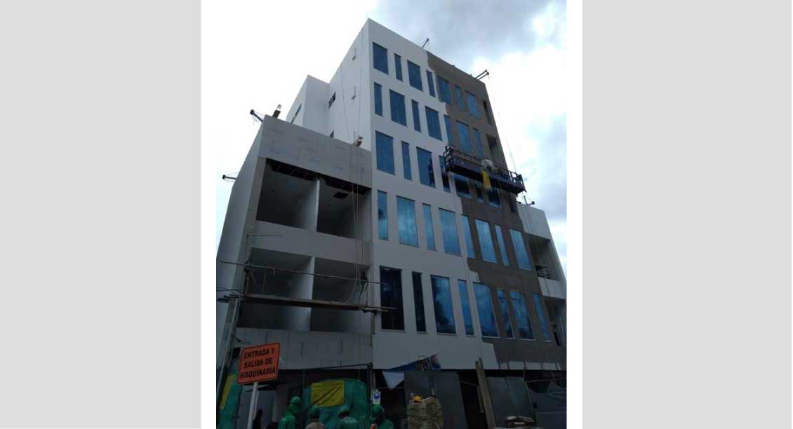 EDIFICIO SANITAS FACHADA MUROS INTERNOS Y CIELO RASO